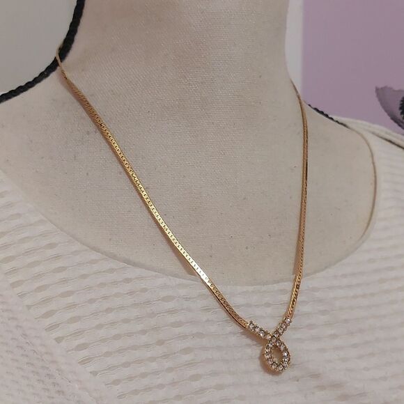 Vintage Avon Rhinestone Embellished Herringbone Chain Necklace Gold Tone - Picture 2 of 8